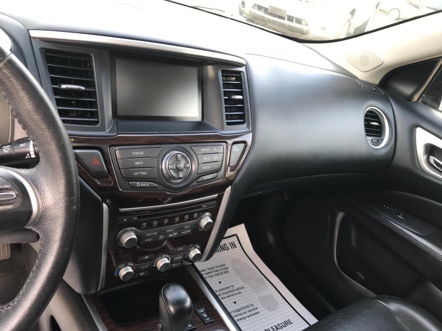 2014 Silver /Black Nissan Pathfinder S (5N1AR2MM6EC) with an 3.5 V6 engine, Automatic transmission, located at 577 Chester Pike, Prospect Park, PA, 19076, (610) 237-1015, 39.886154, -75.302338 - Photo#15